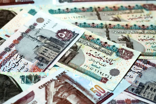 Montón Billetes Dinero Egipcio 100 Enfoque Selectivo Una Pila Cien — Foto de Stock