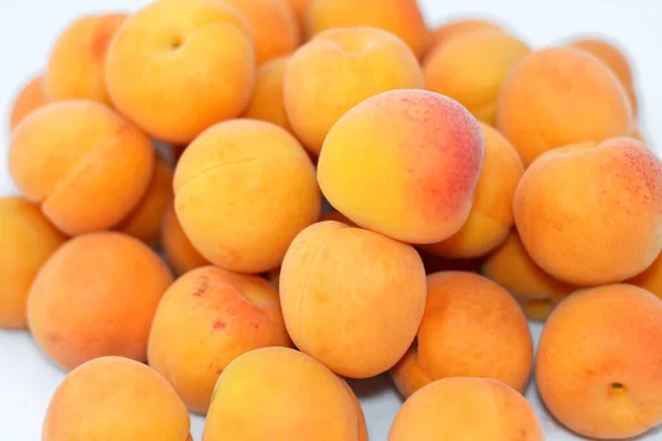 Pile Fresh Apricot Fruit Isolated White Background Selective Focus Stack — Stock Photo, Image