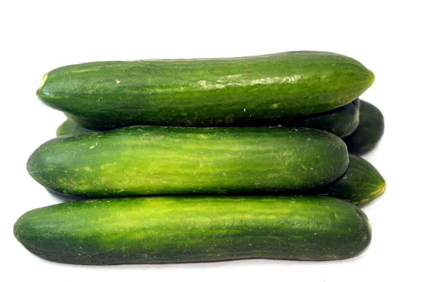Haufen Frischer Grüner Gurken Gemüse Isoliert Auf Weißem Hintergrund Selektiver — Stockfoto