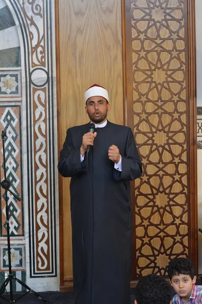 Kairo Egypten Maj 2022 Moské Predikant Imam Utför Religiös Khutbah — Stockfoto