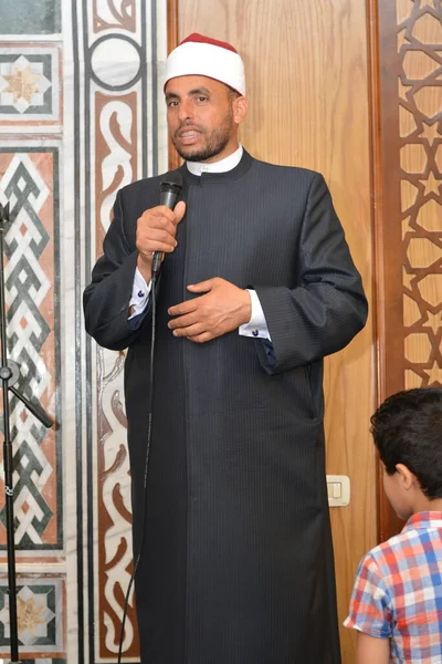 Cairo Egito Maio 2022 Pregador Mesquita Imam Executa Khutbah Religioso — Fotografia de Stock