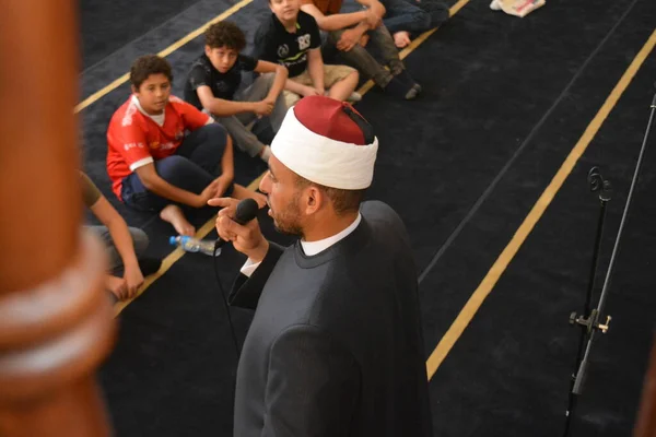 Cairo Egito Maio 2022 Pregador Mesquita Imam Executa Khutbah Religioso — Fotografia de Stock