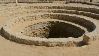 Hz. Musa Pınarları, Sina Yarımadası 'ndaki su kuyuları ve palmiyeler, Ras Sidr, Mısır, Musa' nın pınarları, Sina Çölü 'nün ortasında küçük verimli bir vaha oluşturan bir grup kaplıcadır.
