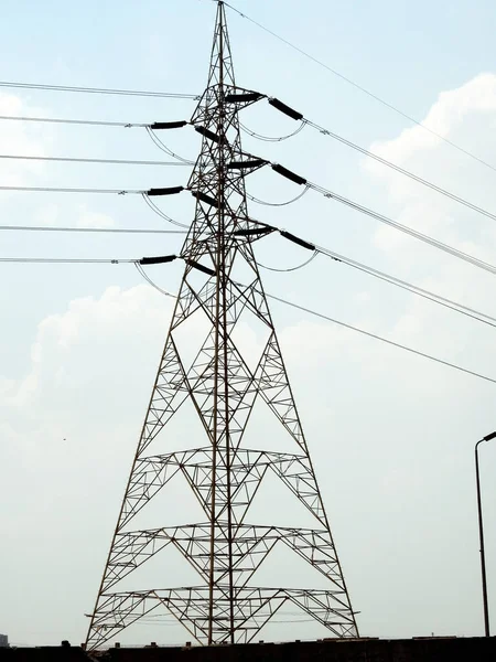 Uma Torre Transmissão Pilão Elétrico Que Uma Estrutura Treliça Aço — Fotografia de Stock