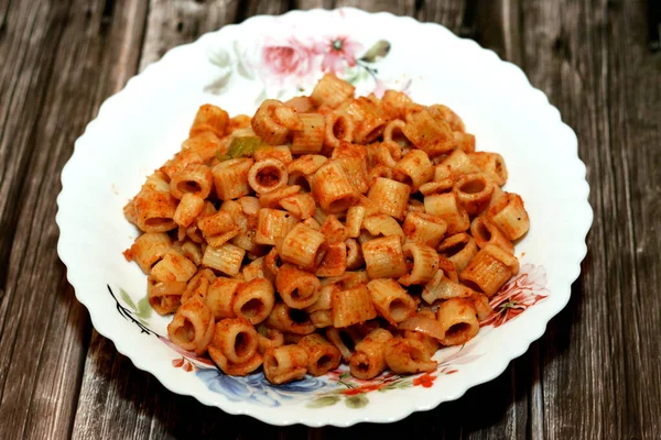 Tasty Appetizing Classic Pasta Rings Macaroni Plate Tomato Sauce Garlic — Stock Photo, Image