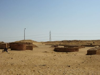 Hz. Musa Springs, Sina Yarımadası 'ndaki su kuyuları ve palmiyeler, Ras Sidr, Mısır, Süveyş Kanalı yakınlarındaki Musa' nın pınarları Sina Çölü 'nün ortasında küçük verimli bir vaha oluşturuyor.