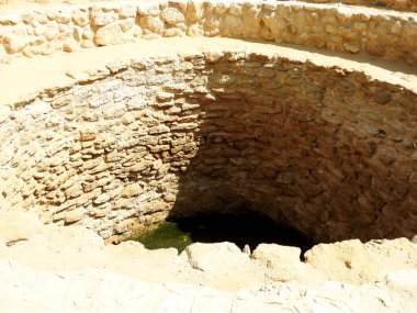 Hz. Musa Springs, Sina Yarımadası 'ndaki su kuyuları ve palmiyeler, Ras Sidr, Mısır, Süveyş Kanalı yakınlarındaki Musa' nın pınarları Sina Çölü 'nün ortasında küçük verimli bir vaha oluşturuyor.