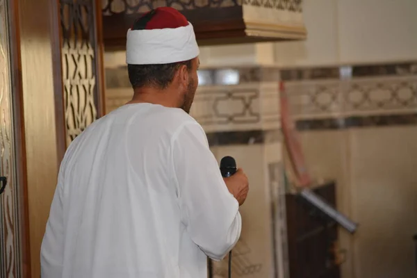 Cairo Egypt June 2022 Mosque Preacher Imam Performs Religious Khutbah — Stockfoto