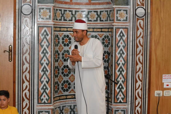 Cairo Egito Junho 2022 Pregador Mesquita Imam Executa Khutbah Religioso — Fotografia de Stock