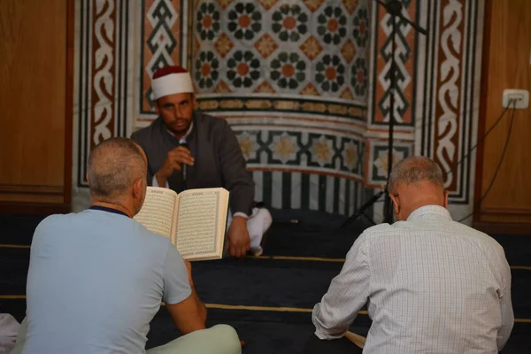 Cairo Egypt July 2022 Noble Quran Reading Ring Mosque Day — Stok Foto