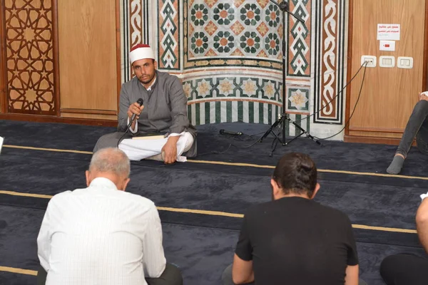 Kairo Mesir Juli 2022 Sebuah Quran Mulia Membaca Cincin Dalam — Stok Foto