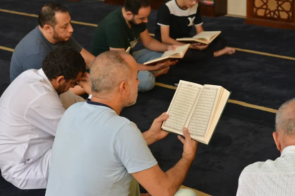 Cairo Egypt July 2022 Noble Quran Reading Ring Mosque Day — Stok Foto