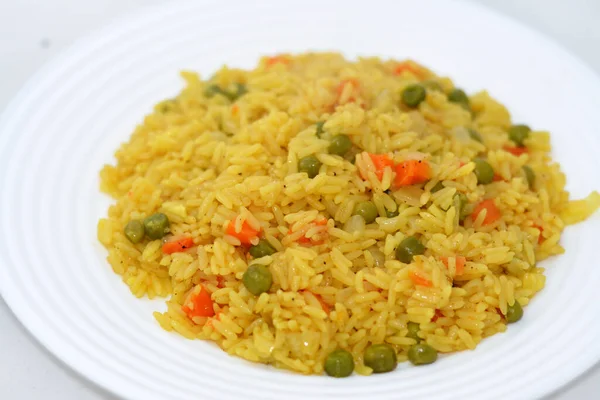Plate Hot Steamed Long Grain Yellow Basmati Rice Vegetables Peas — ストック写真