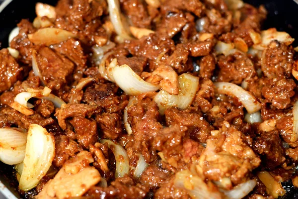 Selective Focus Pieces Cubes Beef Red Meat Grilled Oil Onion — Φωτογραφία Αρχείου