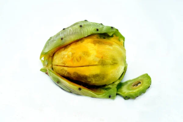 Peeled Fresh Prickly Pear Fruit Isolated White Background Selective Focus — Fotografia de Stock