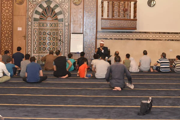 Kairo Mesir Juli 2022 Seorang Pendeta Masjid Memberikan Ceramah Tentang — Stok Foto