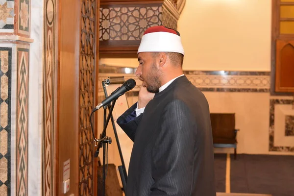 Cairo Egypt July 2022 Mosque Imam Preacher Muezzin Front Microphone — Foto Stock