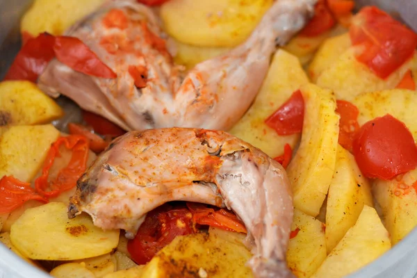 Chicken Legs Thighs Slices Potatoes Tomatoes Onions Curry Spices Baked —  Fotos de Stock