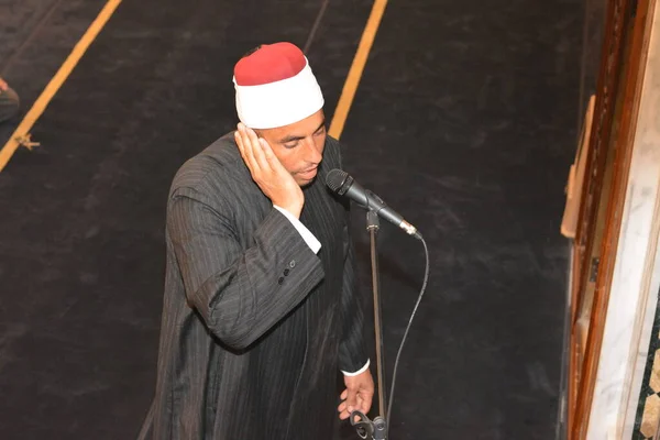 Cairo Egypt July 2022 Mosque Imam Preacher Muezzin Front Microphone — Stock Photo, Image