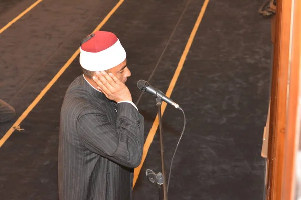 Cairo Egypt July 2022 Mosque Imam Preacher Muezzin Front Microphone — Fotografia de Stock