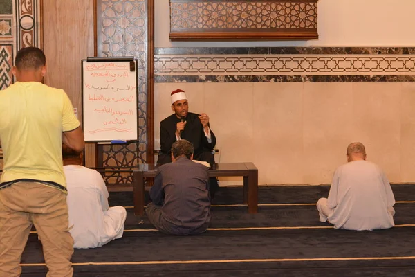 Kairo Mesir Juli 2022 Seorang Pendeta Masjid Memberikan Ceramah Tentang — Stok Foto