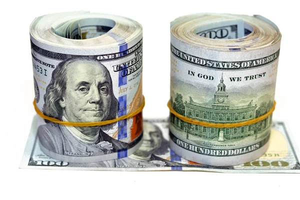 Банкноты Денег Рулоны Долларов Изолированы Белом Фоне Стопка 100 Долларов — стоковое фото