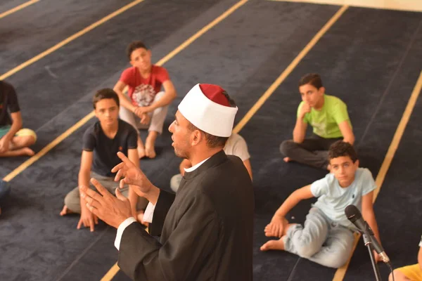 Cairo Egypt August 2022 Mosque Preacher Imam Performs Religious Khutbah — Stok fotoğraf