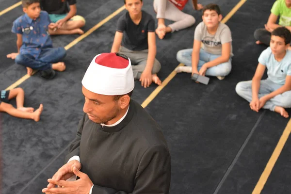 Cairo Egypt August 2022 Mosque Preacher Imam Performs Religious Khutbah — Stok fotoğraf