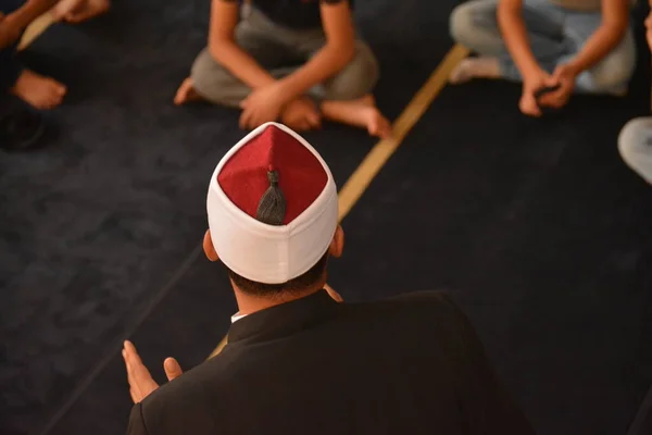 Cairo Egypt August 2022 Mosque Preacher Imam Performs Religious Khutbah — Stok Foto