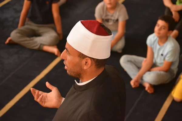 Cairo Egypt August 2022 Mosque Preacher Imam Performs Religious Khutbah — Stok Foto