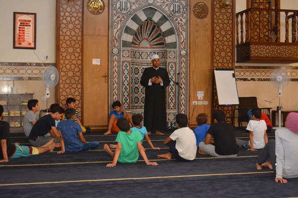 Cairo Egypt August 2022 Mosque Preacher Imam Performs Religious Khutbah — Stok Foto