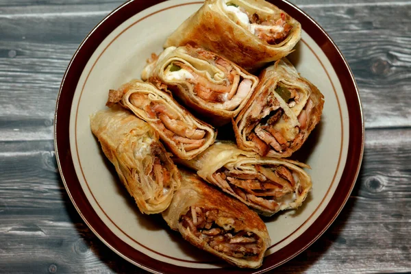 Fondo Cocina Recetas Sirias Plato Trozos Shawerma Pollo Envoltura Tortilla — Foto de Stock