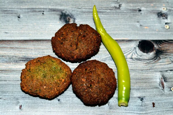 Traditionelle Ägyptische Gebratene Falafel Bällchen Grüner Burger Aus Gemahlenen Kichererbsen — Stockfoto