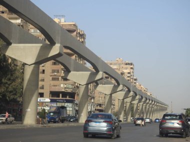 Kahire, Mısır, 27 Eylül 2022: Kahire 'nin halen inşa halinde olan tek raylı taşıma sistemi, Yeni Mısır' ın gayrimenkul altyapısı, seçici odak noktası