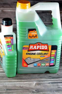 Kahire, Mısır, 14 Eylül 2022: Rapido Motor Soğutma - 5 Litre, köpüksüz ve dayanıklılık için korozyondan parçalar korur, ilave kolaylık için ekstra alüminyum koruma sağlar