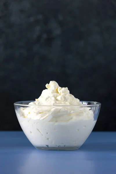 Cooking Meringue Whipped Eggs Glass Bowl Gray Texture Background Blue — Stock Photo, Image