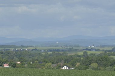 İsrail 'in kuzeyindeki köy vadisinin manzarası.