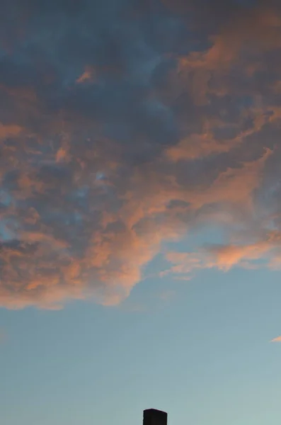 日落时多彩的云天 色彩艳丽 天空纹理 抽象的自然背景 — 图库照片