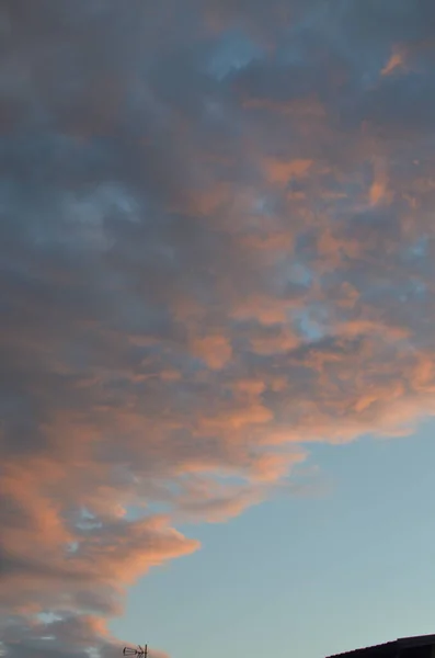 日落时多彩的云天 色彩艳丽 天空纹理 抽象的自然背景 — 图库照片