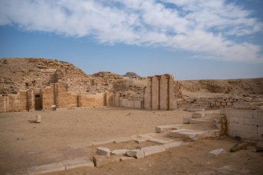 Saqqara 'daki Djoser Piramidi' nin etrafındaki tapınak, Mısır 'daki Saqara mezarlığında arkeolojik bir kalıntı.