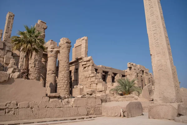Αρχαίος Ναός Του Καρνάκ Στο Λούξορ Ερειπωμένη Θήβα Αίγυπτος Τοίχοι — Φωτογραφία Αρχείου