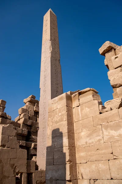 Antiguo Templo Karnak Luxor Tebas Ruinas Egipto Paredes Obeliscos Estatutos — Foto de Stock