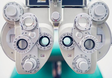Phoropter, oftalmoloji, optometri, makine ekipmanları. Optisyen görüşü ölçmek için bir araç. Göz testi ekipmanları. 