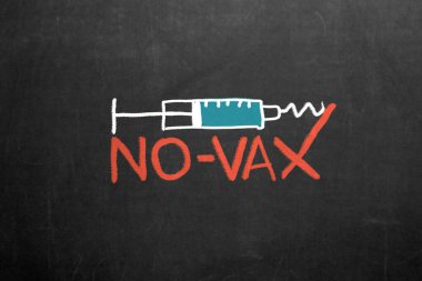 Vax karşıtı sembol. Covid-19 Anti Aşı. Aşı tereddüdü. Vax yasağı hareketi. Aşıyı durdurun. Kırık bir şırınga. Anti vaxx. Coronavirus Anti Vax tartışma konsepti.