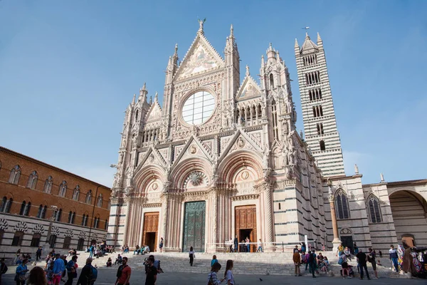 İtalya, Siena 'daki Santa Maria Assunta Metropolitan Katedrali manzarası.