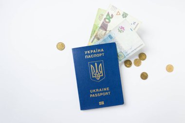 Ukrayna biyometrik pasaportu ve göç için Ukrayna parası. Savaş ve Rus saldırıları yüzünden..