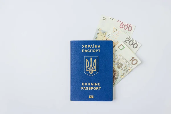 Ucrânia passaporte biométrico com pagamento das Nações Unidas aos refugiados da Ucrânia - 710 PLN. Apoio aos ucranianos. — Fotografia de Stock