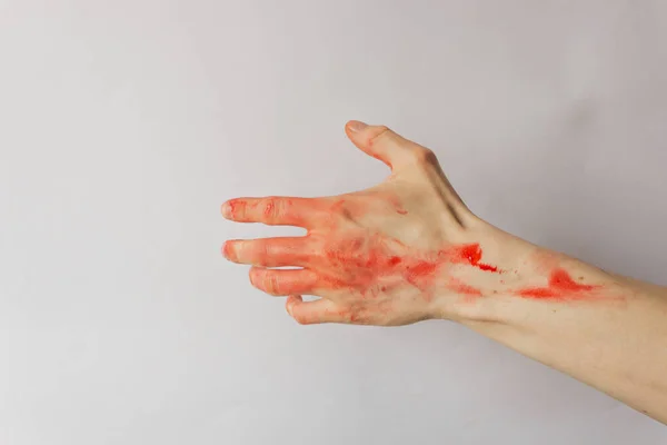 Mão Homem Solteiro Sangue Vermelho Isolado Fundo Branco Mãos Assassino — Fotografia de Stock