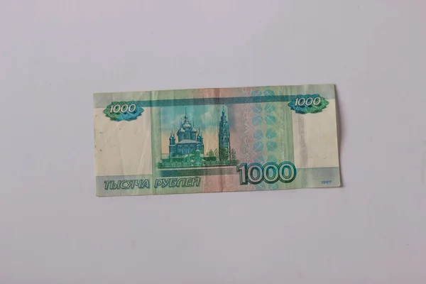 Rosyjskie Pieniądze Banknot Nominał Tysiąca Rubli Odizolowanych Białym Tle Spadek — Zdjęcie stockowe