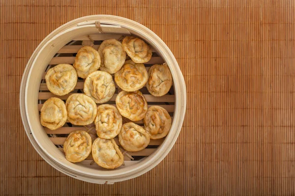 Boulettes Frites Dans Une Double Chaudière Sur Tapis Bambou Nourriture — Photo